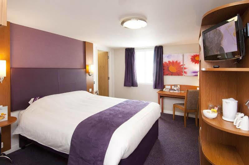 Premier Inn Colchester Exterior foto